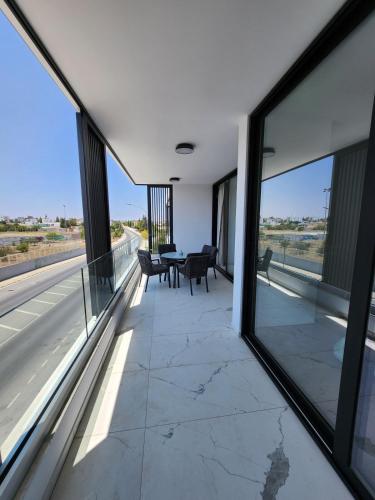 Balkoni atau teres di Infinity Luxury Mansions