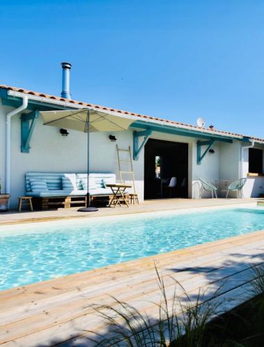 Piscina a Villa Oasis o a prop
