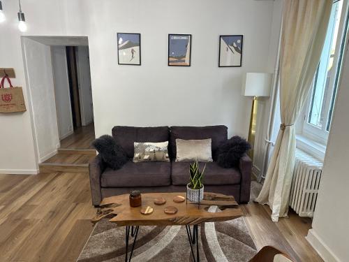 a living room with a couch and a table at Aroma Cite Vauban in Briançon