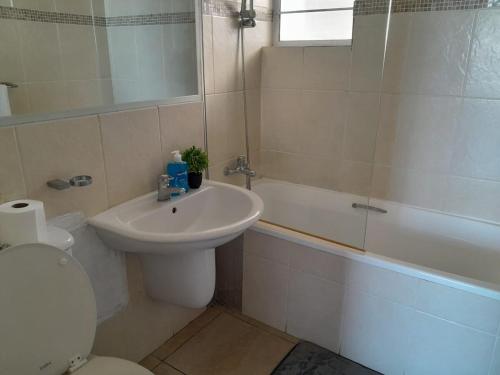 Ένα μπάνιο στο Executive Umhlanga apartment