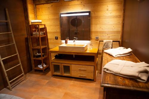 Koupelna v ubytování Chambres d'hôtes Le Repère des Anges et SPA