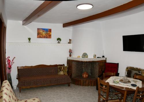 Socros Home, Mesta Chios