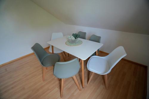 Ruang duduk di VIBE Rooms - Naturnah Parkplatz Neumarkt -