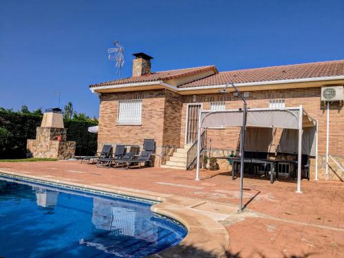a house with a swimming pool in front of a house at Casa Alba in Escalona
