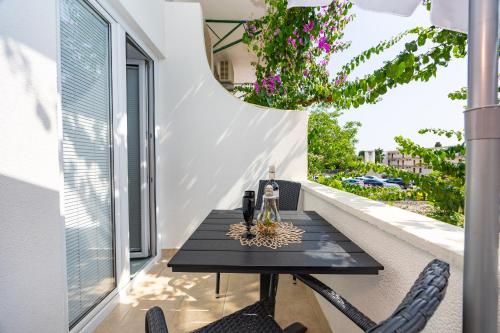 Balkoni atau teres di Apartments Talija Podgora