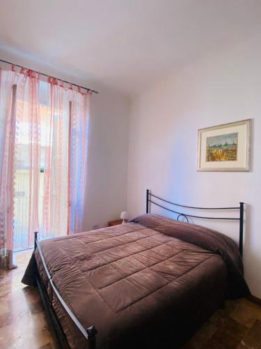 a bedroom with a bed and a window at Il Nido Al Mare ROOM by 5TR Apartments in Levanto