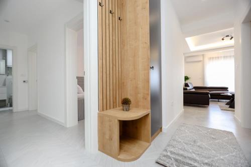 Ένα μπάνιο στο B1 first line apartments