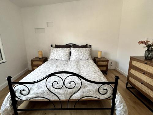 a bedroom with a black and white bed with pillows at Lou Caladou du Verdon - Riez in Riez