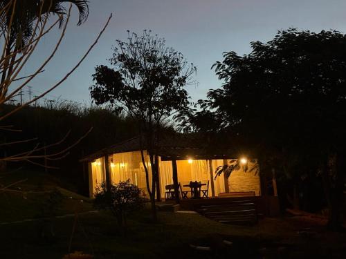 Taman di luar Pousada Duas Marias