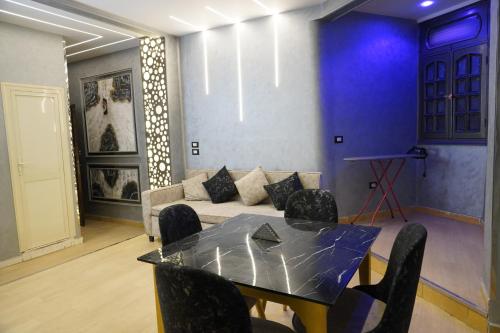 Χώρος καθιστικού στο Downtown Tahrir View Cozy Suite
