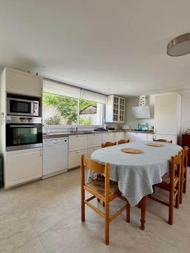 Spacieuse maison de 190 m2, jardin, la plage à 15min à pied - 6 personnes