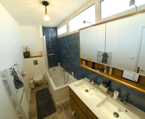 Photo de la galerie de l'établissement Chambre plein sud proche du pont de l'ile de Ré, à La Rochelle