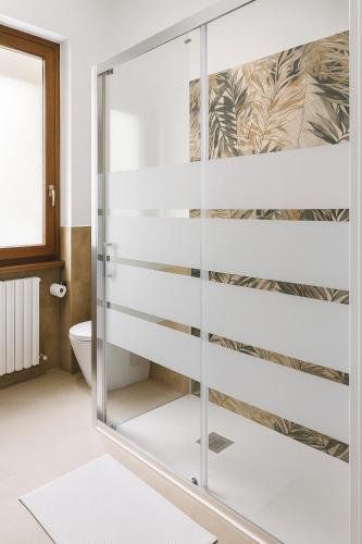 a glass shower door in a bathroom at 4 Seasons Roma Trastevere in Rome