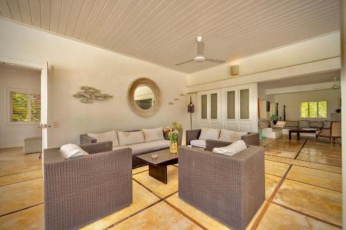a living room with two couches and a table at Villa Azulsalado - Frente a la playa in Las Terrenas