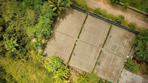 an overhead view of a tennis court at Villa Azulsalado - Frente a la playa in Las Terrenas