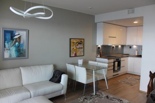 Kuchyň nebo kuchyňský kout v ubytování Ranta-Tampellan Helmi