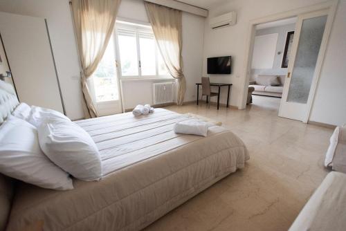Cama o camas de una habitación en A peaceful & spacious apt near Vatican city