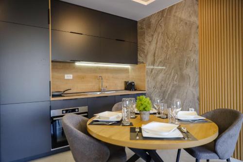 Η κουζίνα ή μικρή κουζίνα στο B1 first line apartments