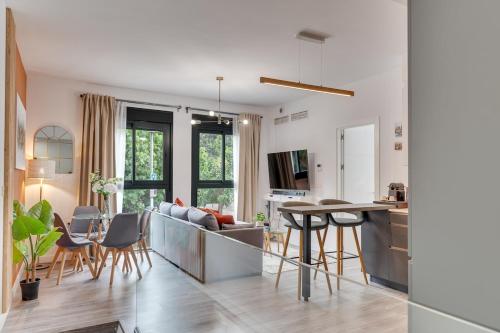 Modern Unit 5 mins walk to Historical