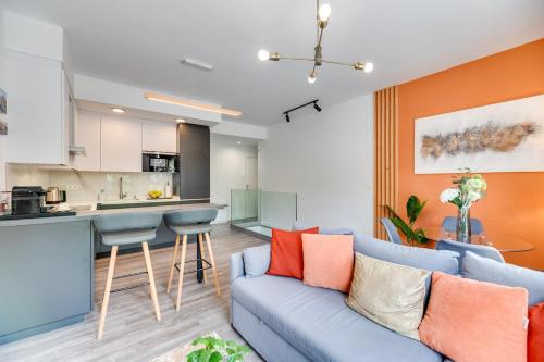 Modern Unit 5 mins walk to Historical