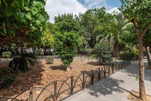 Modern Unit 5 mins walk to Historical