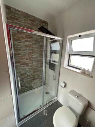 a small bathroom with a shower and a toilet at Pateo Alfacinha in Lisbon
