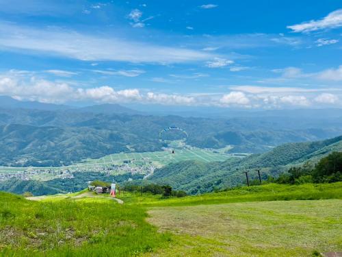 Landskap semula jadi dekat dengan chalet