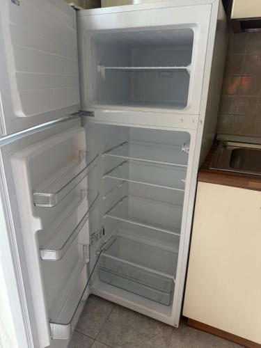 Кухня или мини-кухня в Relax stefy apartment
