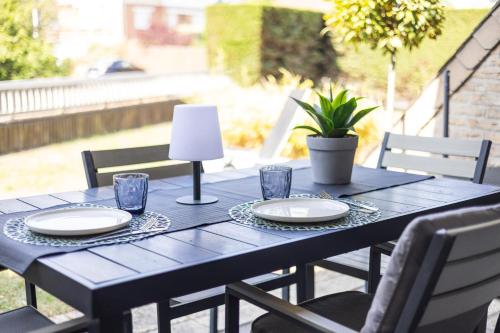 a blue table with plates and a lamp on a patio at Peter Pan 101 - Gv03 in Sint-Idesbald