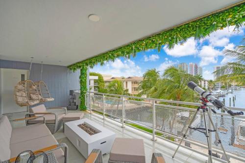 Balkón nebo terasa v ubytování Waterfront 3bed | Pool | 10min walk to Beach