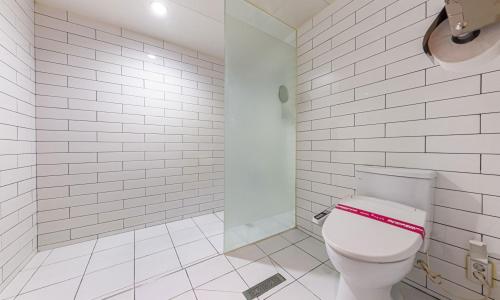 a bathroom with a white toilet in a room at Hotel Yaja Cheongju Terminal Branch in Cheongju