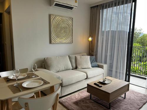 Posezení v ubytování 2BR Rooftop Pool & Gym Laguna Skypark