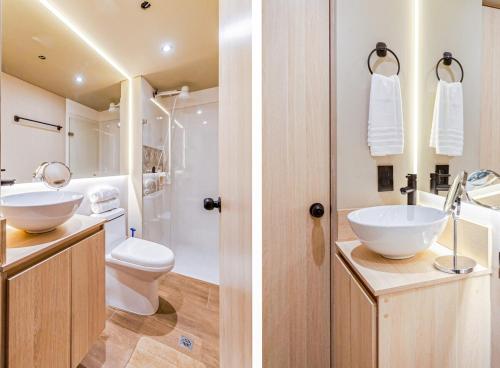 a bathroom with two sinks and a toilet at H201 I Luxury Loft I Central I Balcony With Views in Cali