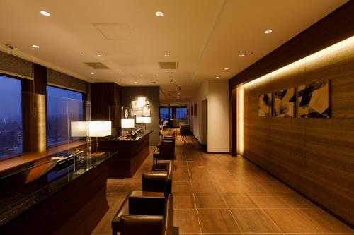 Uma área de estar em ANA Holiday Inn Kanazawa Sky by IHG