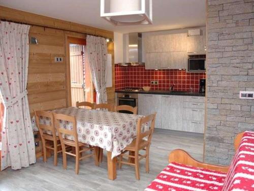 Photo de la galerie de l'établissement Charmant 3 pièces pour 6 pers. avec balcon, wifi, animaux admis, parking collectif - Châtel - FR-1-676-222, à Châtel