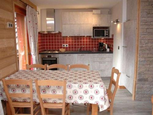 Photo de la galerie de l'établissement Charmant 3 pièces pour 6 pers. avec balcon, wifi, animaux admis, parking collectif - Châtel - FR-1-676-222, à Châtel