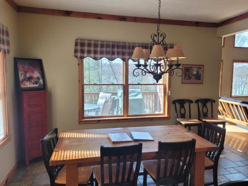 Φωτογραφία από το άλμπουμ του New! Long Lake Landing Kayaks & Sandy Waterfront σε Honor