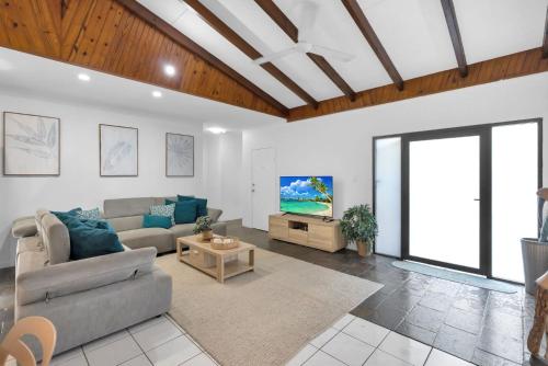 Fotografie z fotogalerie ubytování Belle Escapes Under the Mango Tree Holiday Home v destinaci Trinity Beach