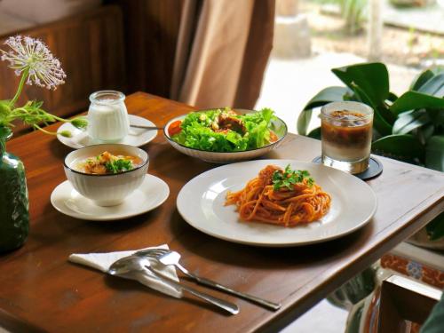 Jídlo v hotelu nebo okolí