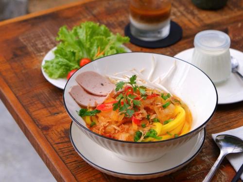 Jídlo v hotelu nebo okolí