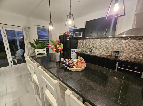 Φωτογραφία από το άλμπουμ του Luxury Beachside Home σε Maninoa