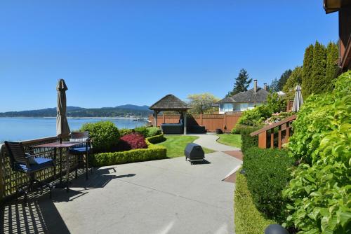Gallery image of The Beach Hideaway - Eagles Suite in Sechelt