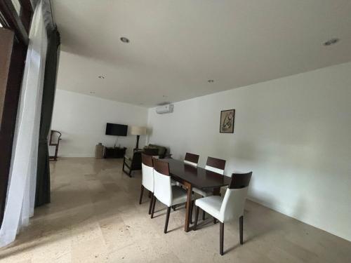 a dining room with a table and chairs at Charming Jungle Home in Chaweng in Amphoe Koh Samui