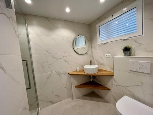 a bathroom with a sink and a shower at Apartmento Av Costa Blanca Playa de San Juan in Alicante