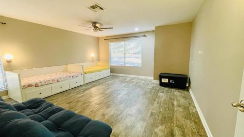 Ένα ή περισσότερα κρεβάτια σε δωμάτιο στο Resort Living near Lake Conroe