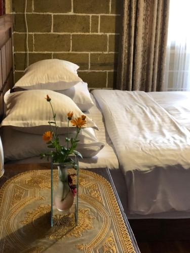 Ein Bett oder Betten in einem Zimmer der Unterkunft Guest House Anahit Ijevan