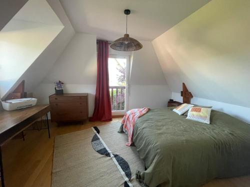 Photo de la galerie de l'établissement Charmante maison familiale à quelques minutes de la plage, à Deauville