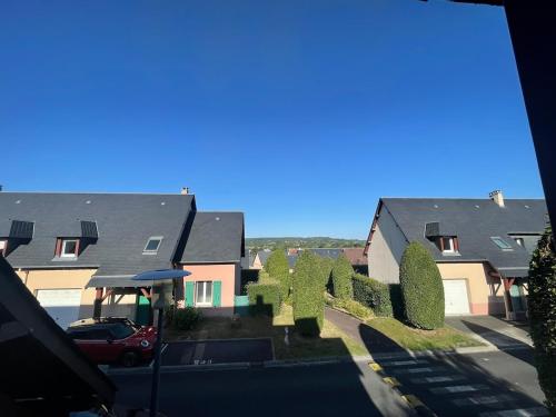 Photo de la galerie de l'établissement Charmante maison familiale à quelques minutes de la plage, à Deauville