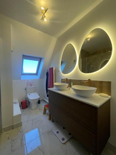 Photo de la galerie de l'établissement Charmante maison familiale à quelques minutes de la plage, à Deauville