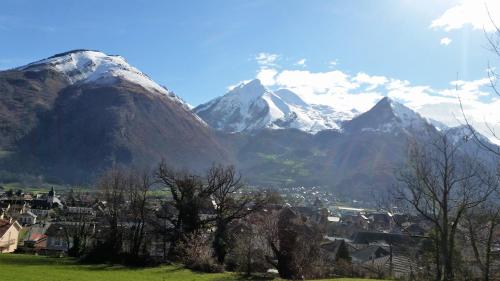 a view of a mountain range with a town in front at Résidence des Touristes in Pierrefitte-Nestalas